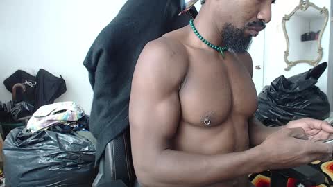 Snapshot of siriss_boyrag chatting on January 8, 3:50 pm siriss_boyrag online show from January 8, 3:50 pm