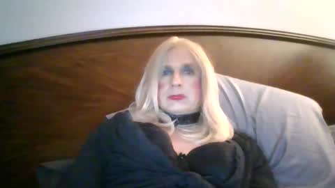 wants to suck cock online show from November 10, 12:15 am