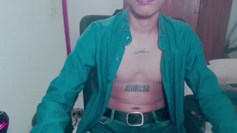Snapshot of skateboy444 chatting on October 1, 9:02 am king online show from October 1, 9:02 am