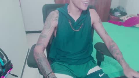 Snapshot of skateboy444 chatting on October 11, 8:29 am king online show from October 11, 8:29 am