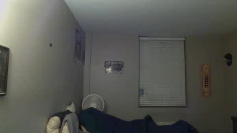 Snapshot of skater_v2 chatting on October 18, 8:41 am Christopher online show from October 18, 8:41 am