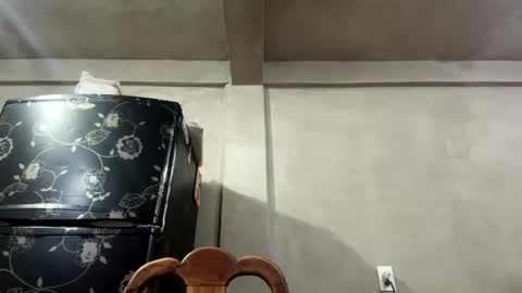 Snapshot of skinhell chatting on November 1, 4:49 am Elias online show from November 1, 4:49 am