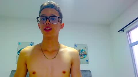 Snapshot of skinny_bigcock20 chatting on February 28, 8:18 pm skinny_bigcock20 online show from February 28, 8:18 pm