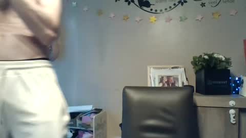 SkinnyBigCock2 online show from July 6, 6:43 pm