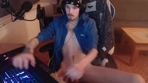 skinnylongd95 online show from February 24, 12:41 am