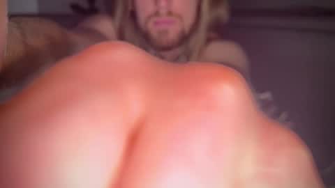 sky_guy25 online show from December 19, 9:45 pm