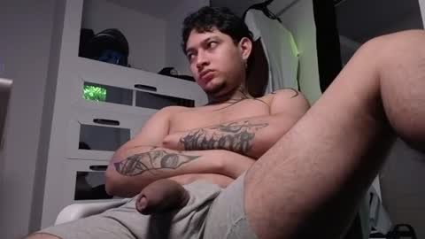 sky_wild online show from July 11, 9:39 pm