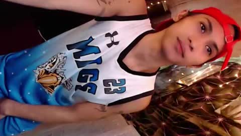 Dont forget to follow me give me thumbs upIm  mitchelle online show from May 30, 6:08 pm