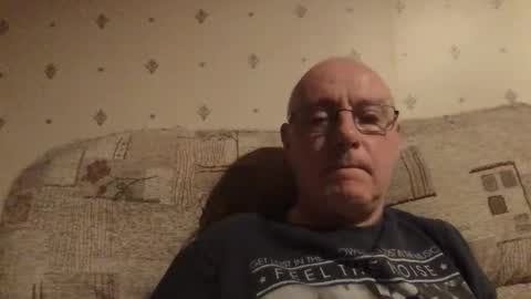 Snapshot of smallsteve562 chatting on September 25, 10:19 pm Steve online show from September 25, 10:19 pm