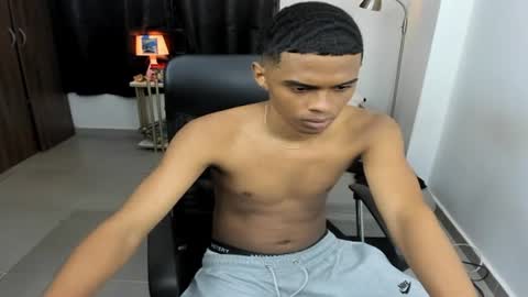 snak_master1 online show from November 6, 11:19 pm