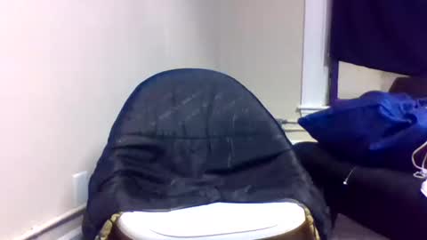 Snapshot of snake1eye67959 chatting on December 24, 10:22 am snake1eye67959 online show from December 24, 10:22 am