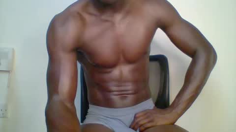 Snapshot of sneaky_link2 chatting on February 19, 8:01 am papi online show from February 19, 8:01 am