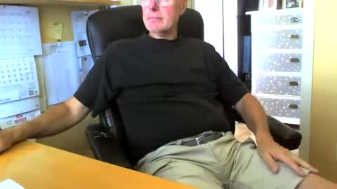 Snapshot of snickarn335731 chatting on September 10, 12:26 pm snickarn335731 online show from September 10, 12:26 pm