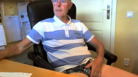 snickarn335731 online show from May 31, 4:39 pm