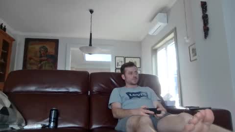 snoecks online show from May 22, 5:07 pm