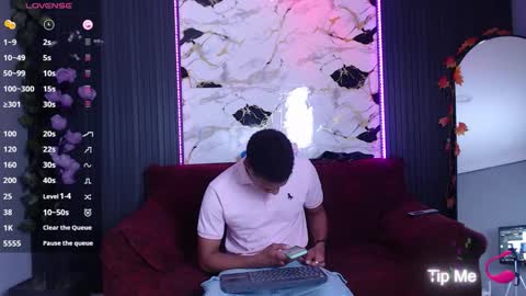 Snapshot of spicyboys_ chatting on October 18, 1:43 am online show from October 18, 1:43 am
