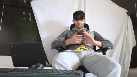 Snapshot of spider_0090 chatting on October 15, 1:19 pm Marco. When Im offline you can view premium content in bio online show from October 15, 1:19 pm