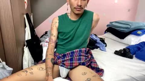Snapshot of srcejotas chatting on January 29, 5:24 pm sorry mom online show from January 29, 5:24 pm