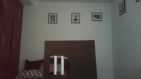 Snapshot of srcejotas chatting on February 19, 8:20 pm sorry mom online show from February 19, 8:20 pm