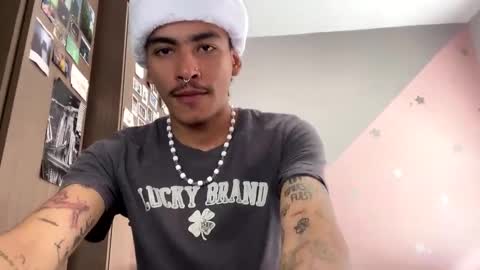 Snapshot of srcejotas chatting on December 17, 6:20 pm sorry mom online show from December 17, 6:20 pm