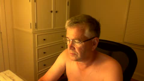 exhibitionist slave online show from August 10, 1:00 am