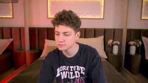 Esrefan online show from February 18, 7:33 pm