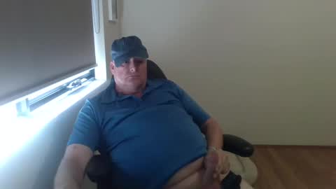 Snapshot of stiffyman55 chatting on February 21, 3:23 am stiffyman55 online show from February 21, 3:23 am