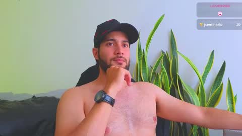 Stiven Montiel online show from October 18, 2:33 pm