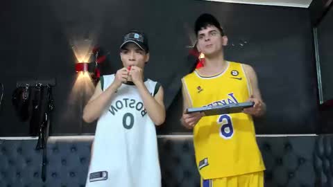 friends online show from November 27, 5:00 am