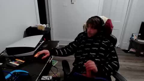 stonedpanda77 online show from March 8, 3:32 am