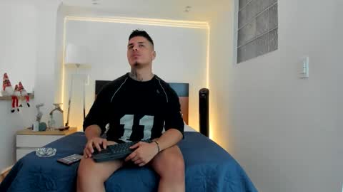 straight__friends online show from November 22, 3:22 pm