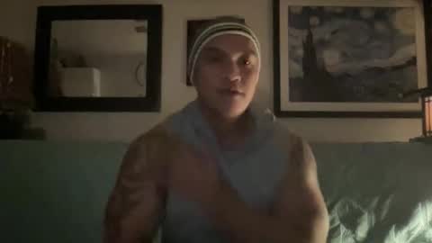 straightsurfer808 online show from November 6, 8:06 am