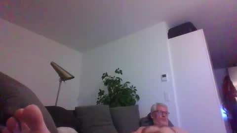 Snapshot of stremic chatting on September 19, 8:30 pm stremic online show from September 19, 8:30 pm