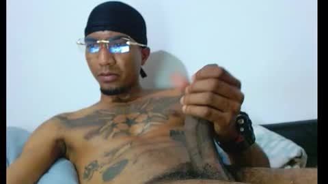 stronganddelicious online show from January 15, 4:16 am