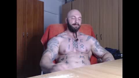 Snapshot of strongivan chatting on October 17, 4:27 am StrongIvan online show from October 17, 4:27 am