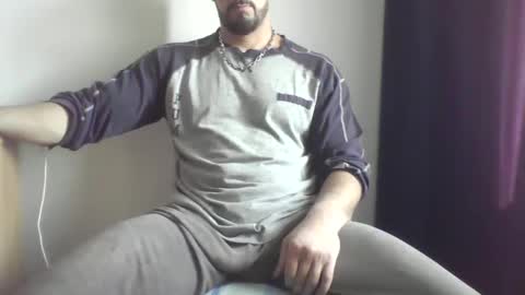 Snapshot of studdotcom chatting on February 24, 9:32 am Ero online show from February 24, 9:32 am