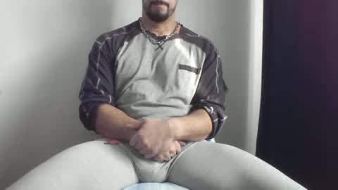 Snapshot of studdotcom chatting on January 16, 9:05 am Ero online show from January 16, 9:05 am