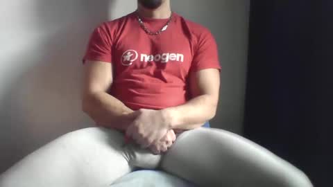 Snapshot of studdotcom chatting on February 18, 10:27 am Ero online show from February 18, 10:27 am