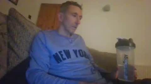 Snapshot of stuuuey73 chatting on October 18, 8:47 pm stuuuey73 online show from October 18, 8:47 pm