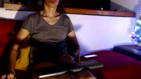 suggabrown_ online show from December 19, 11:23 pm