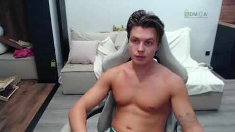 Snapshot of sunny1girl chatting on October 15, 4:58 pm Alice and Sergey online show from October 15, 4:58 pm