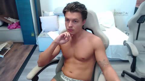 Snapshot of sunny1girl chatting on October 11, 9:35 am Alice and Sergey online show from October 11, 9:35 am