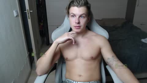 Snapshot of sunny1girl chatting on February 10, 9:25 pm Alice and Sergey online show from February 10, 9:25 pm