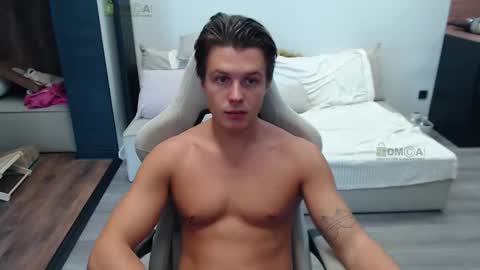 Snapshot of sunny1girl chatting on October 12, 9:36 am Alice and Sergey online show from October 12, 9:36 am