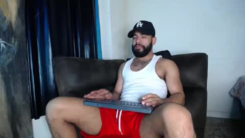 Snapshot of sweatyhairypig1 chatting on December 15, 10:04 pm joel bliss online show from December 15, 10:04 pm