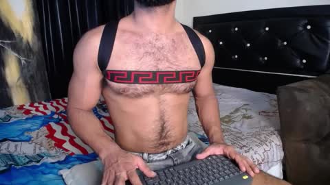 Snapshot of sweatyhairypig1 chatting on January 12, 12:49 am joel bliss online show from January 12, 12:49 am