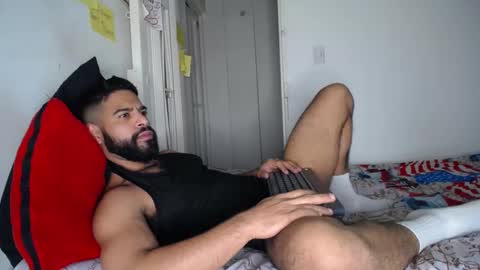 Snapshot of sweatyhairypig1 chatting on December 21, 12:31 am joel bliss online show from December 21, 12:31 am