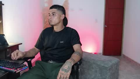Snapshot of sweet_angel25 chatting on October 6, 8:13 pm sweet_angel25 online show from October 6, 8:13 pm