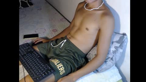 Snapshot of sweet_cummer00 chatting on October 20, 6:56 pm sweet_cummer00 online show from October 20, 6:56 pm