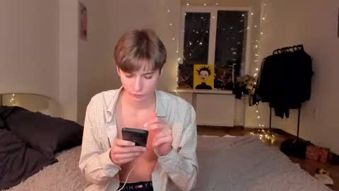 Snapshot of sweet_peach__ chatting on February 19, 7:48 pm kira online show from February 19, 7:48 pm